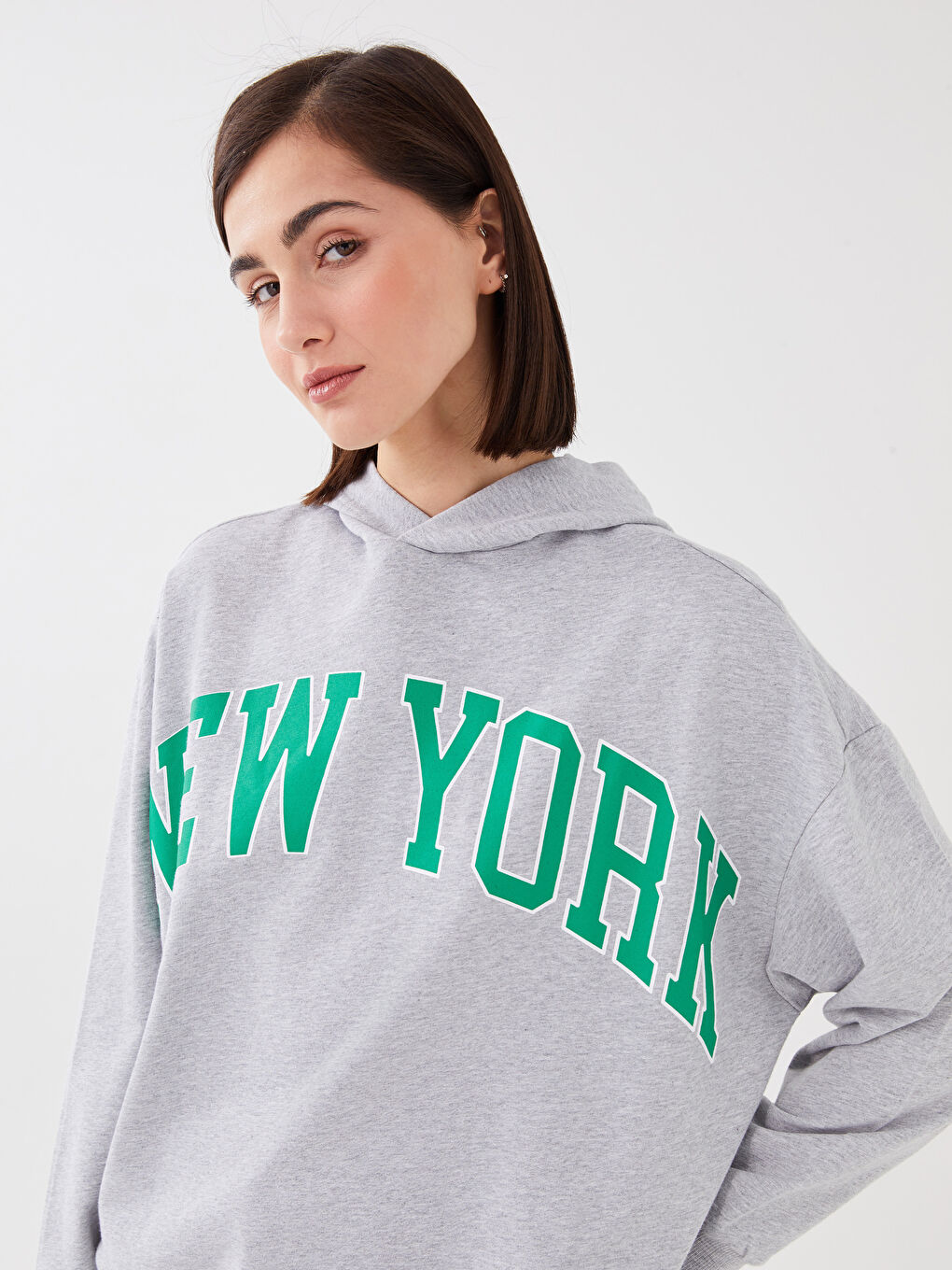 Gri Kapüşonlu Uzun Kollu Baskılı Kadın Sweatshirt