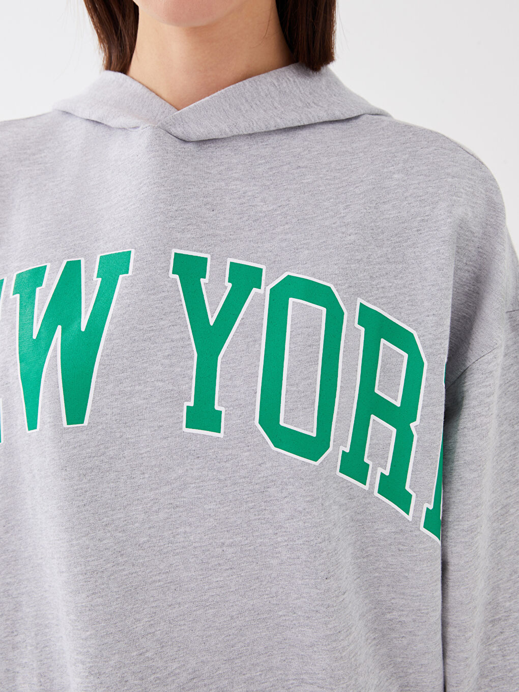 Gri Kapüşonlu Uzun Kollu Baskılı Kadın Sweatshirt-3