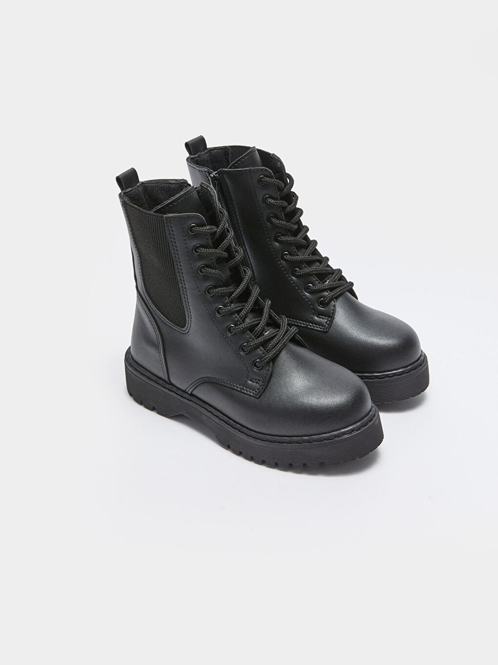 Siyah Bağcıklı Kız Çocuk Bot