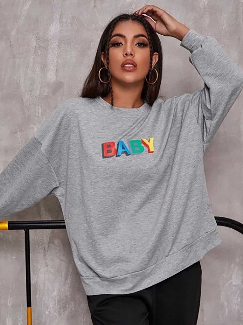 Gri Bisiklet Yaka Uzun Kollu Baskılı Kadın Sweatshirt