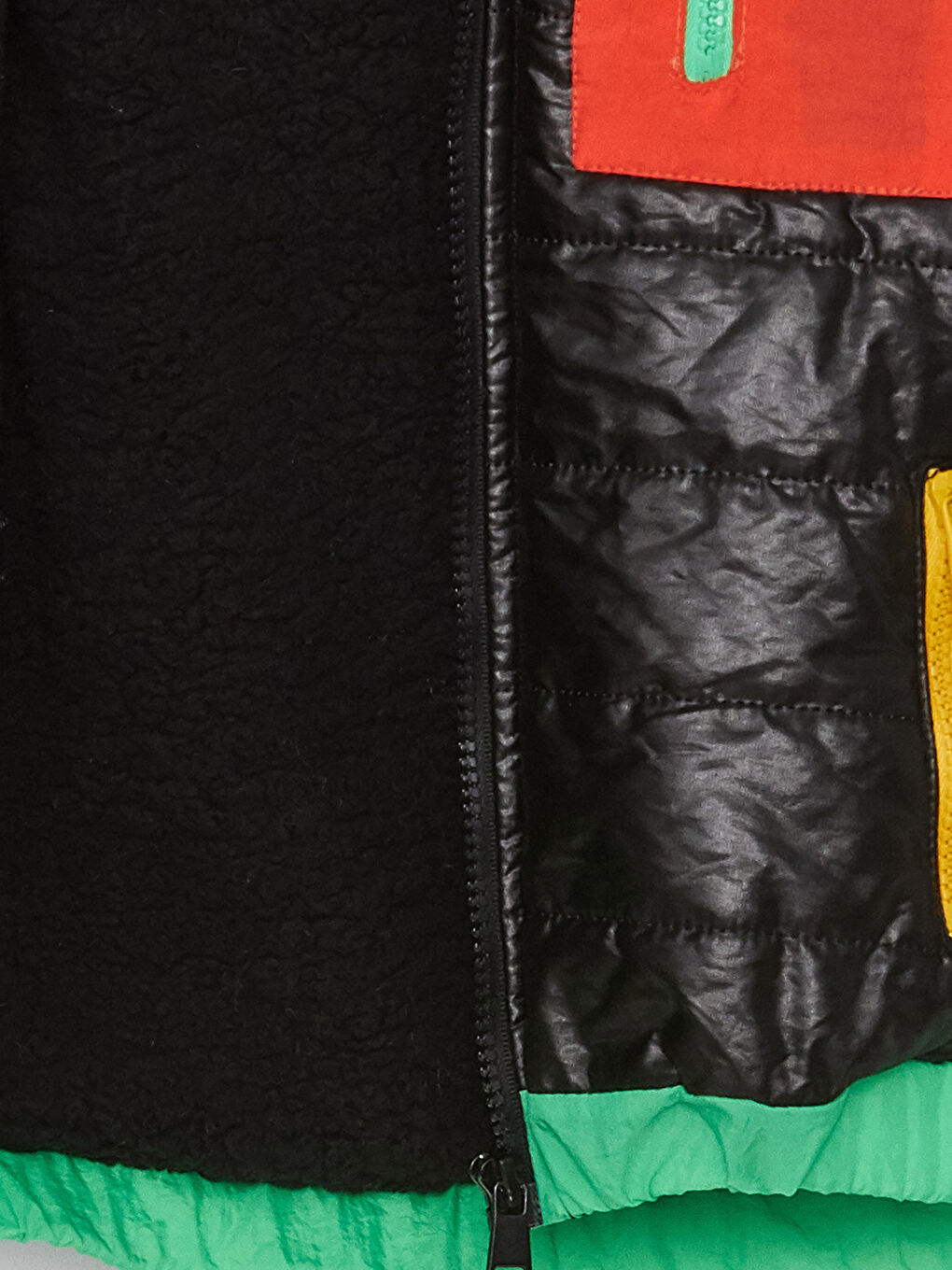 Siyah Kapüşonlu Uzun Kollu Renk Bloklu Erkek Bebek Mont-3