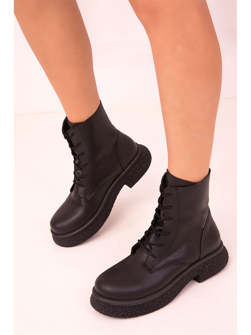 Siyah Süet Görünümlü Bağcıklı Kadın Bot-3