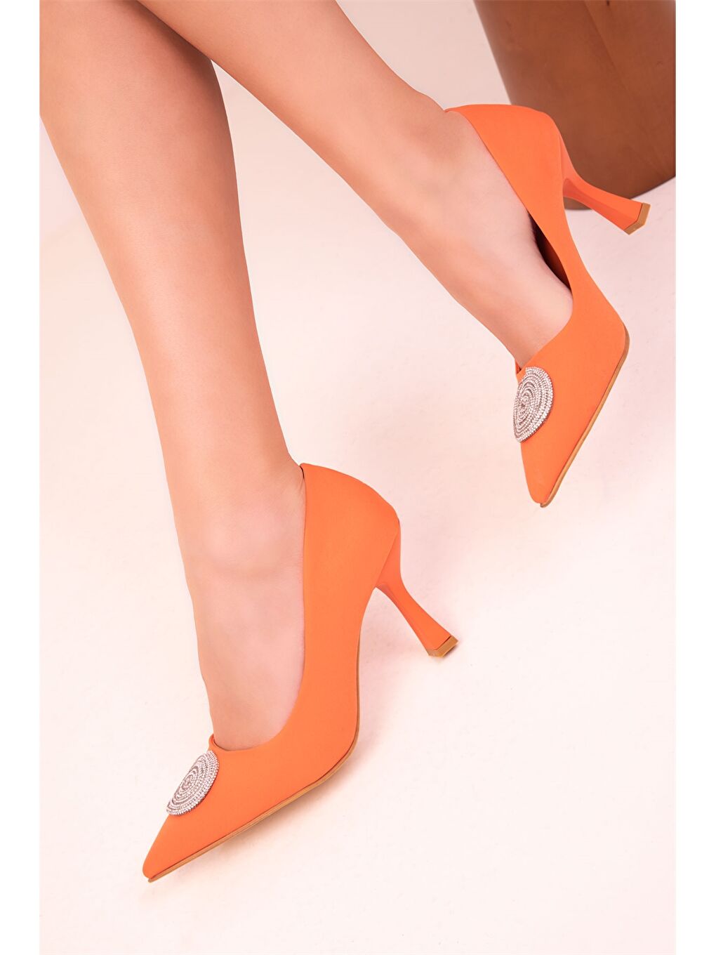 Turuncu Taş Detaylı Kadın Stiletto-3