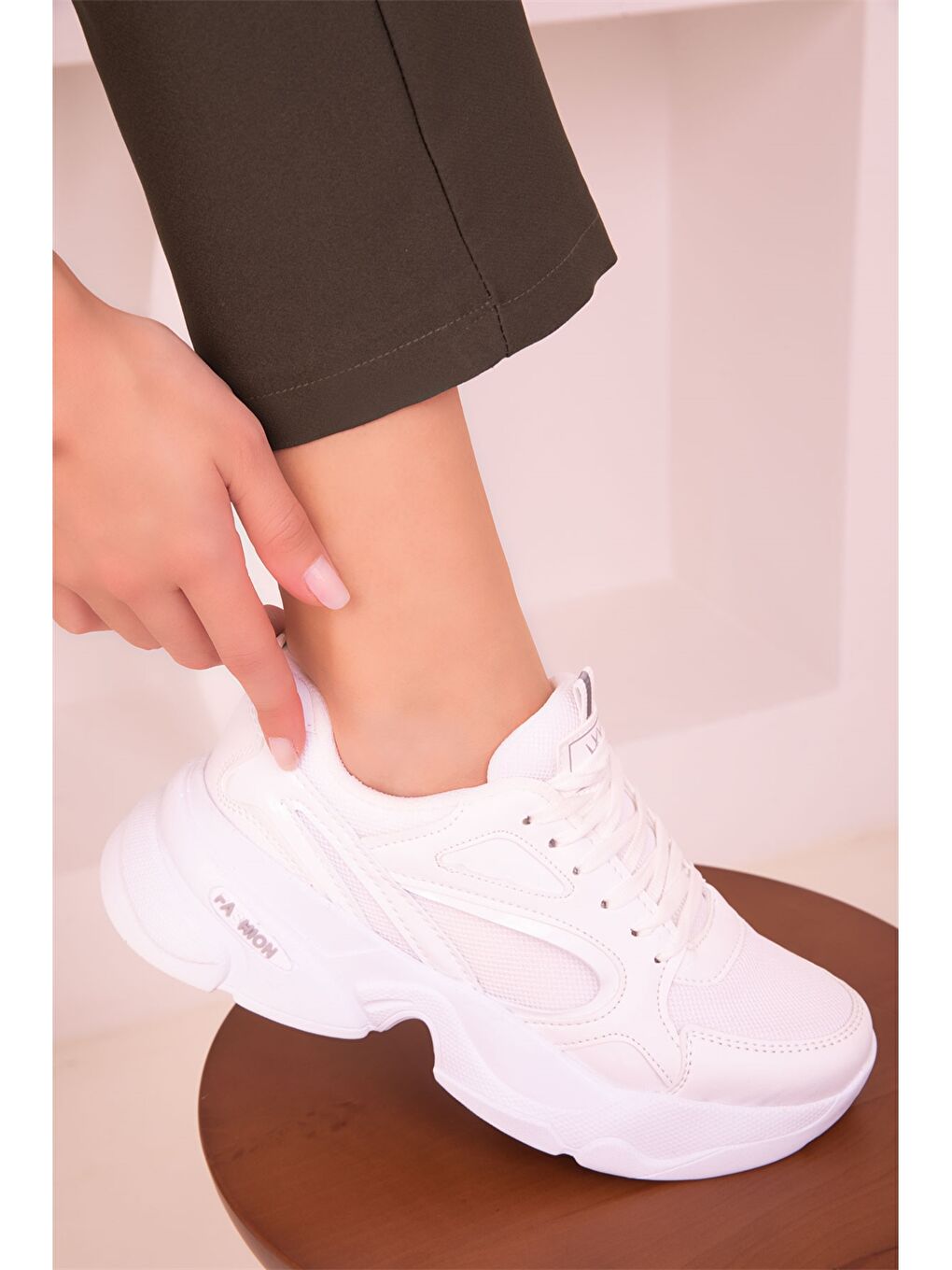 Beyaz Kalın Taban Bağcıklı Kadın Aktif Spor Ayakkabı-1