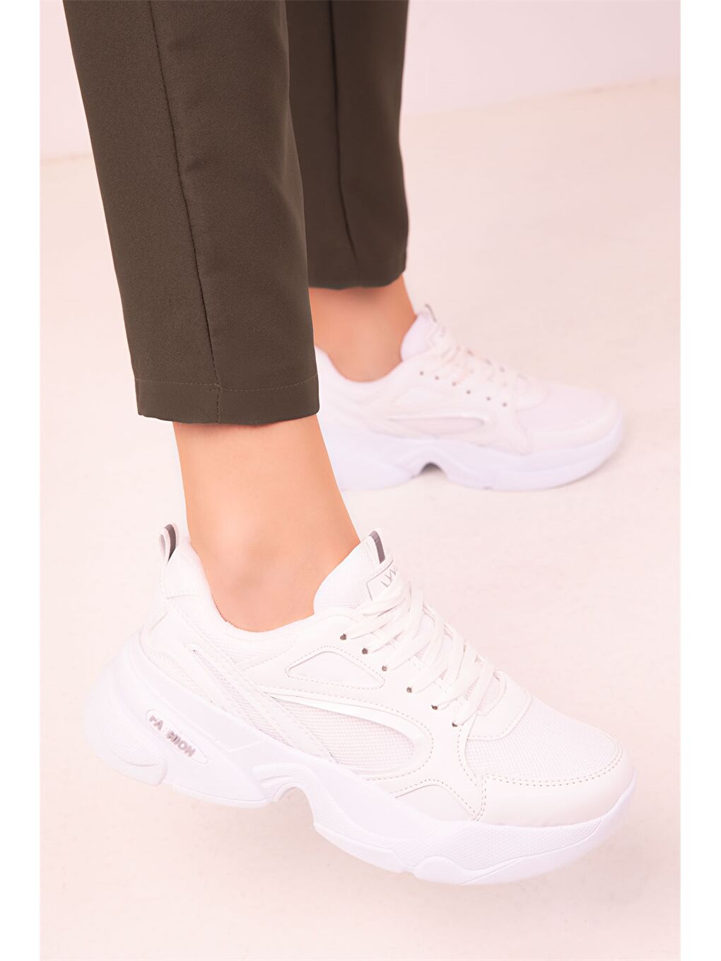 Beyaz Kalın Taban Bağcıklı Kadın Aktif Spor Ayakkabı-3