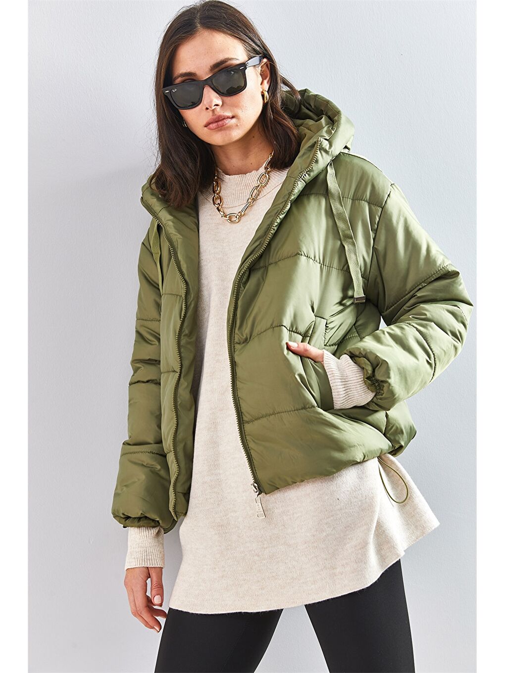 Yeşil Kapüşonlu Uzun Kollu Kadın Şişme Mont-4