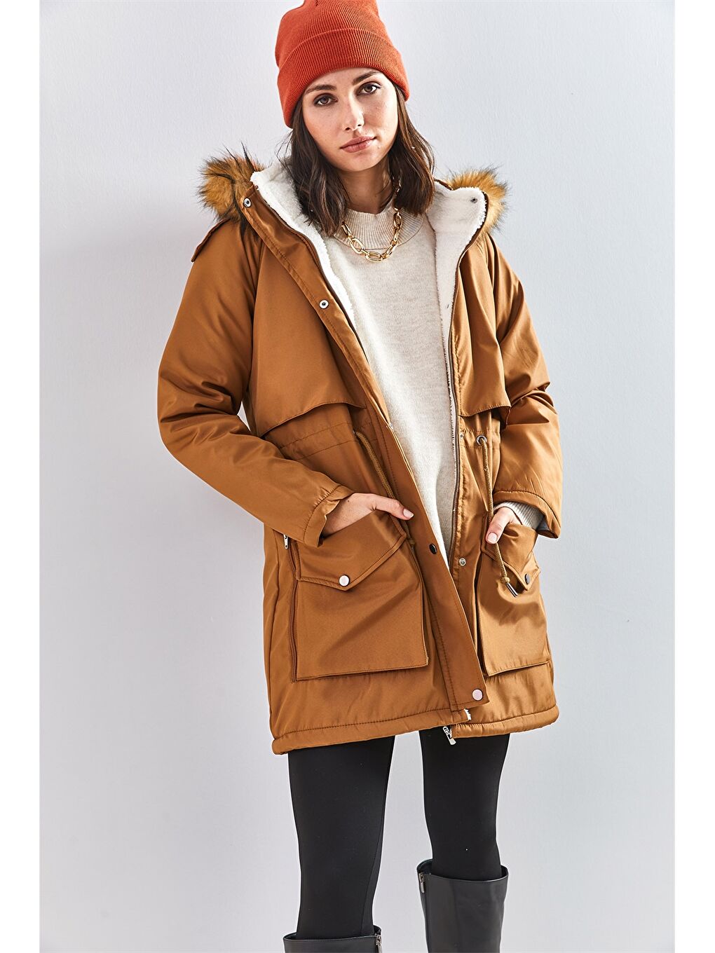Bej Kürk Detaylı Kapüşonlu Kadın Mont-2