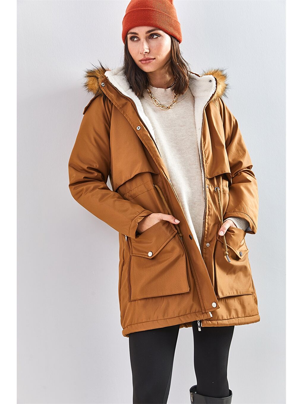 Bej Kürk Detaylı Kapüşonlu Kadın Mont-3