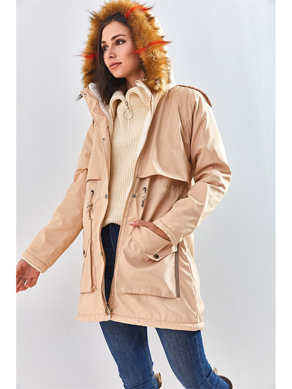 Bej Kürk Detaylı Kapüşonlu Kadın Mont-1