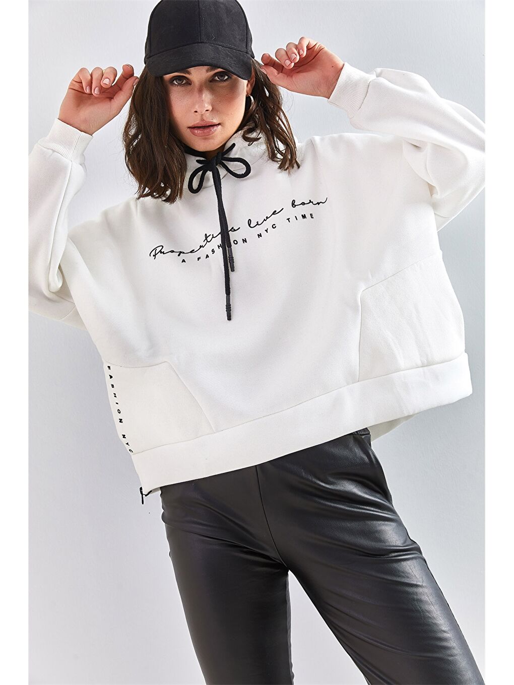 Beyaz Kapüşonlu Kadın Sweatshirt
