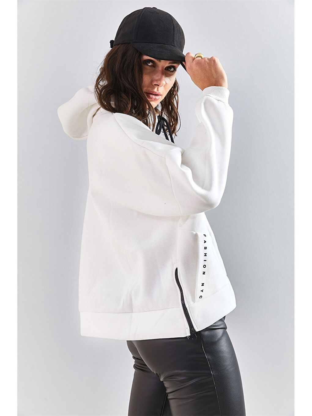 Beyaz Kapüşonlu Kadın Sweatshirt-3