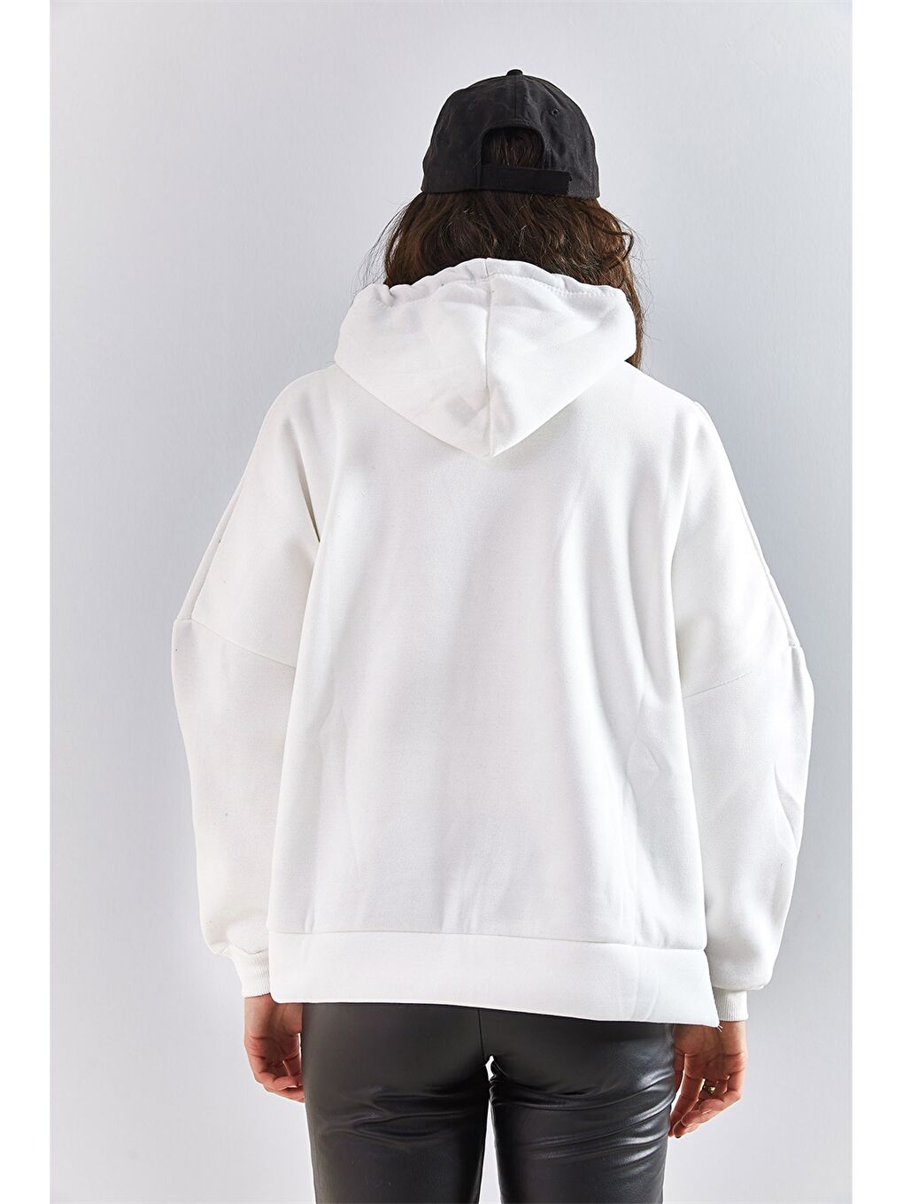 Beyaz Kapüşonlu Kadın Sweatshirt-4