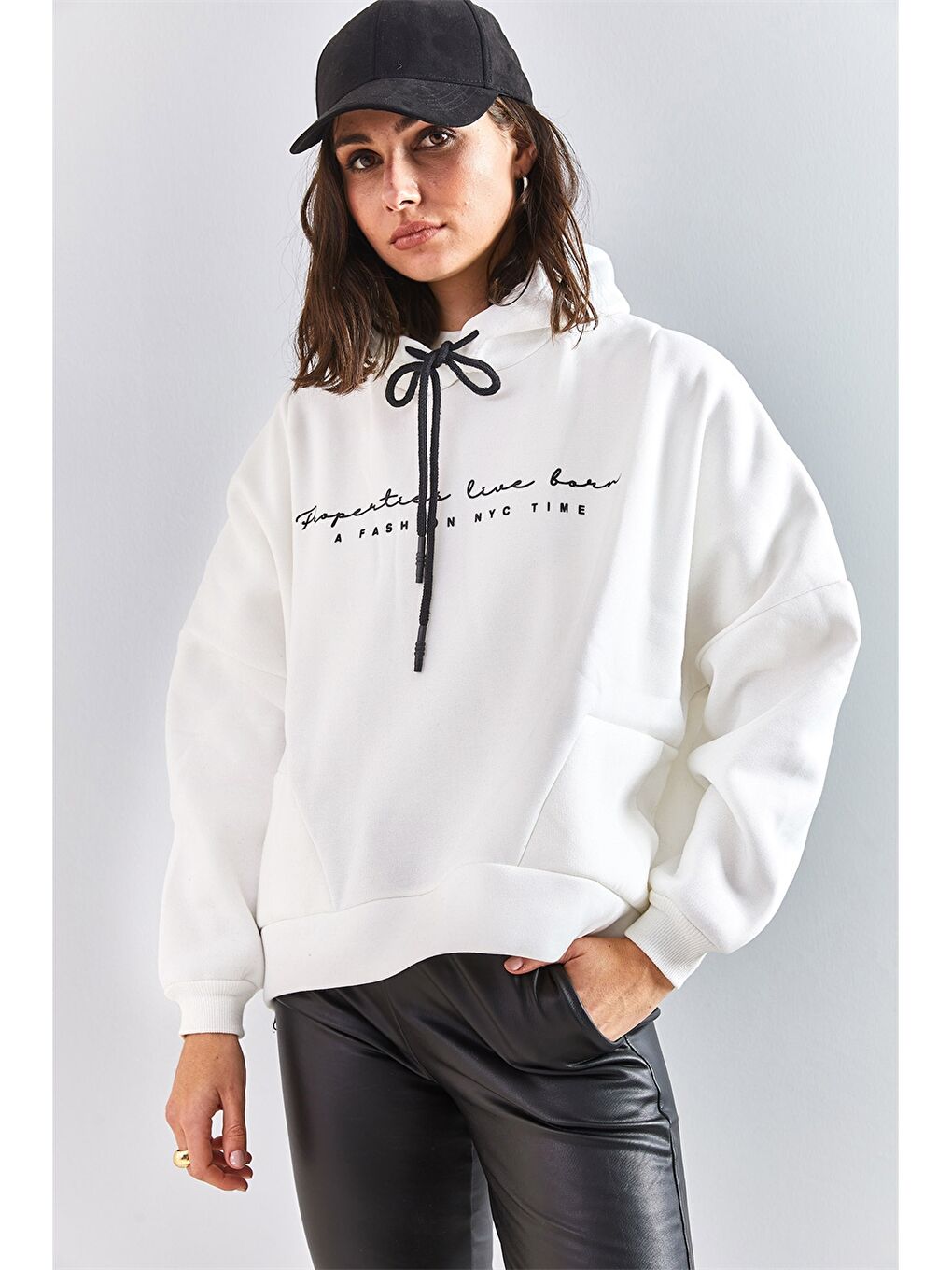 Beyaz Kapüşonlu Kadın Sweatshirt-5