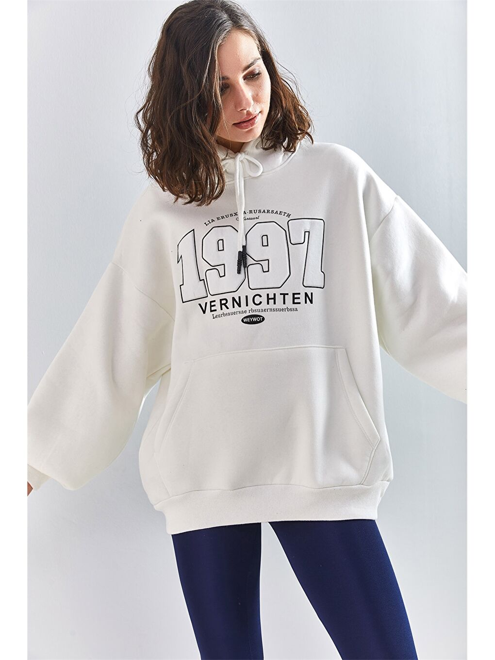 Beyaz Kapüşonlu Kadın Sweatshirt