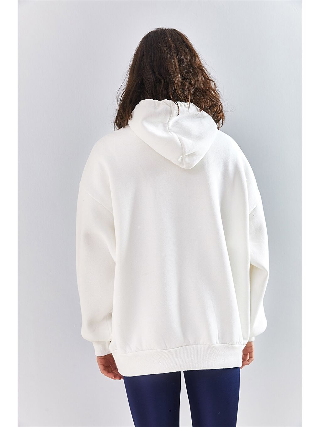 Beyaz Kapüşonlu Kadın Sweatshirt-1