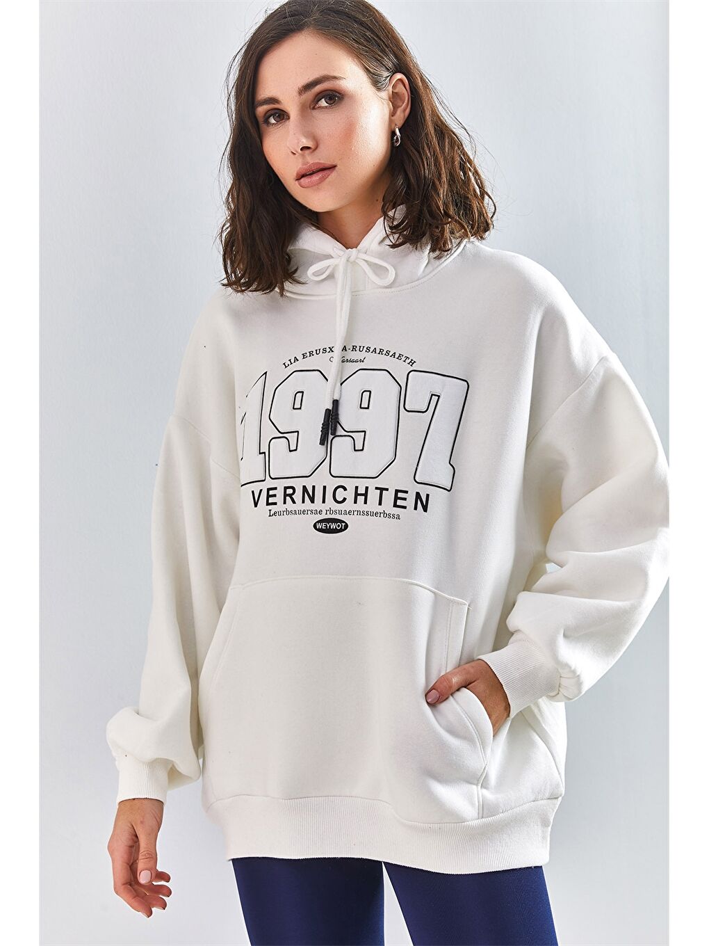 Beyaz Kapüşonlu Kadın Sweatshirt-2