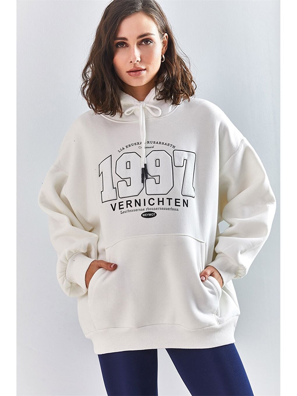 Beyaz Kapüşonlu Kadın Sweatshirt-3