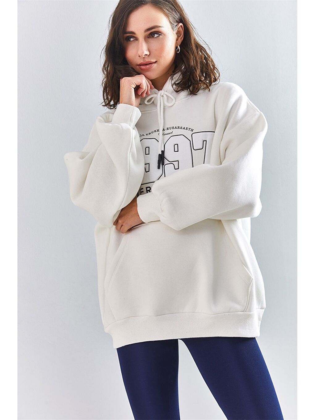 Beyaz Kapüşonlu Kadın Sweatshirt-5