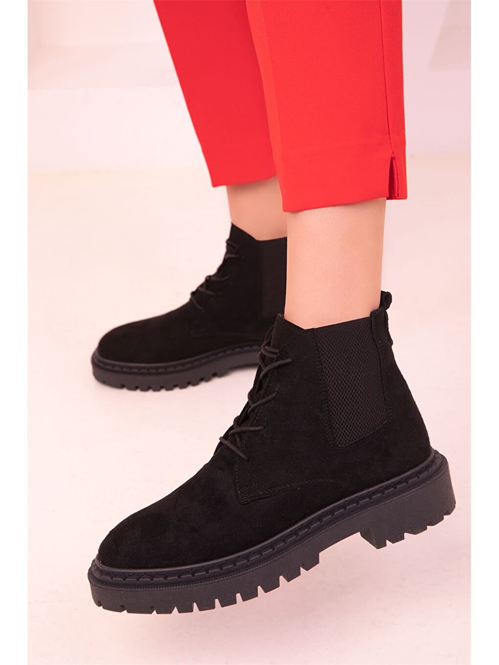 Siyah Bağcıklı Bilek Boy Kadın Bot-2