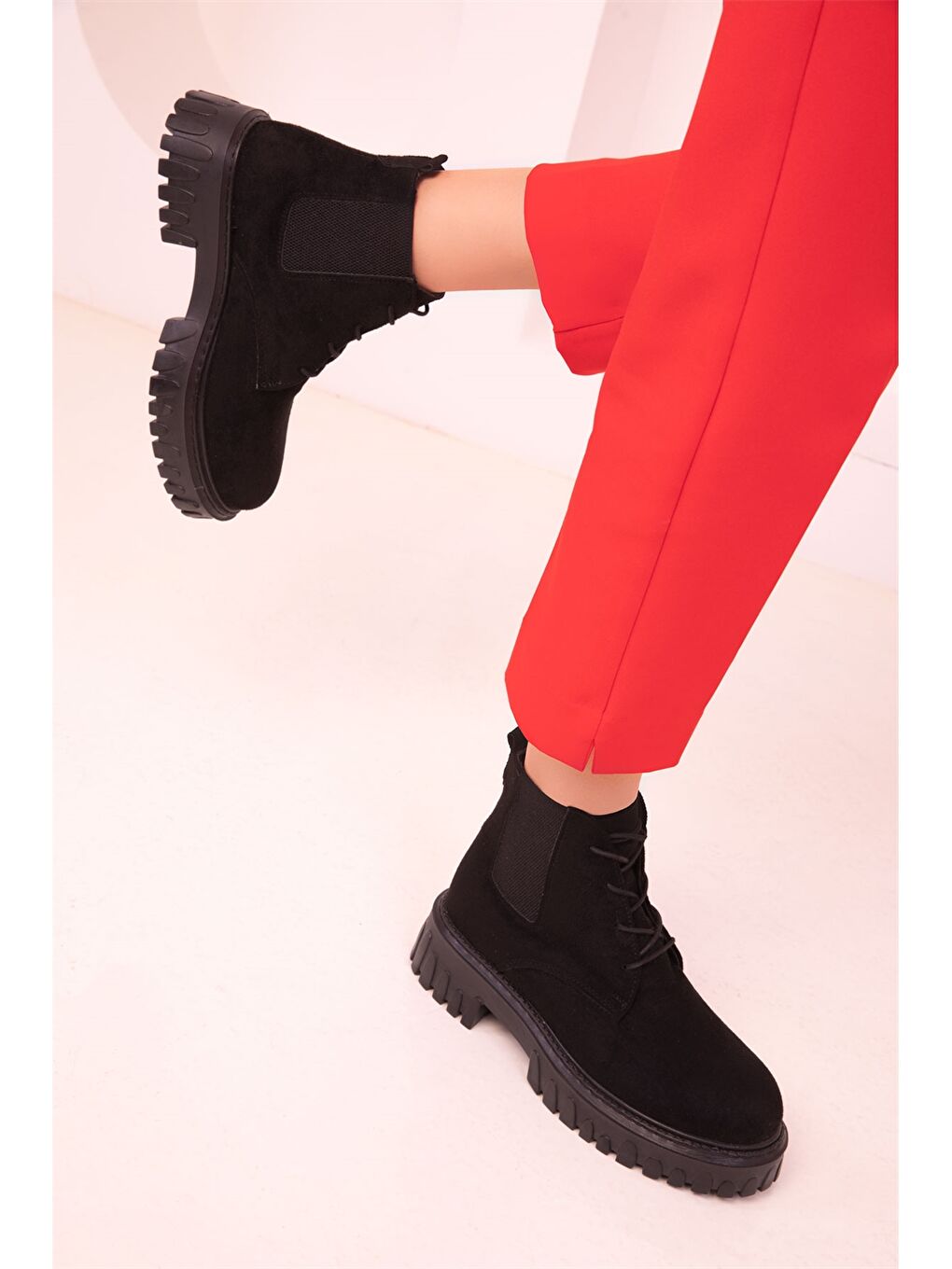 Siyah Bağcıklı Bilek Boy Kadın Bot-2