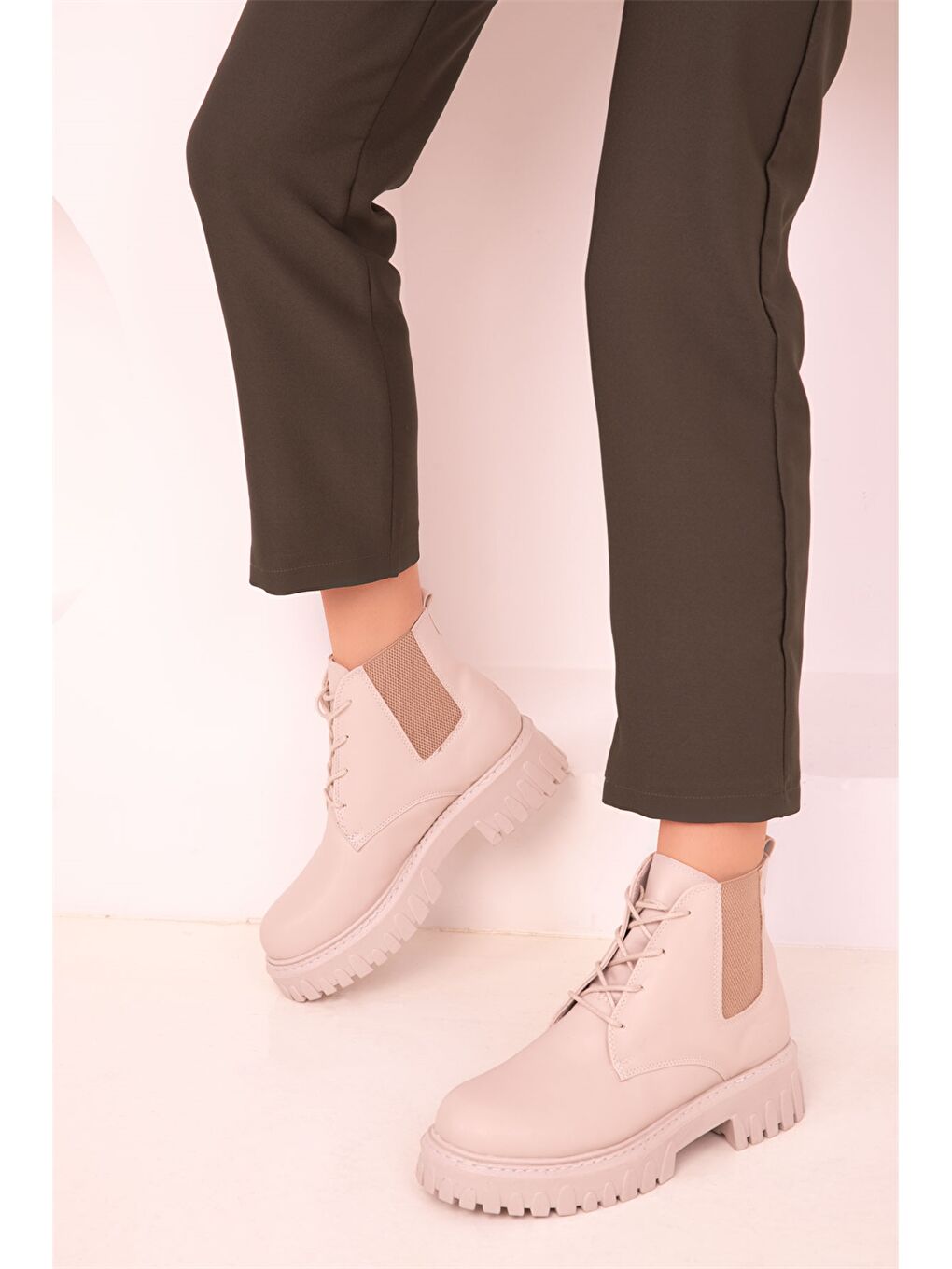Bej Bağcıklı Bilek Boy Kadın Bot-1