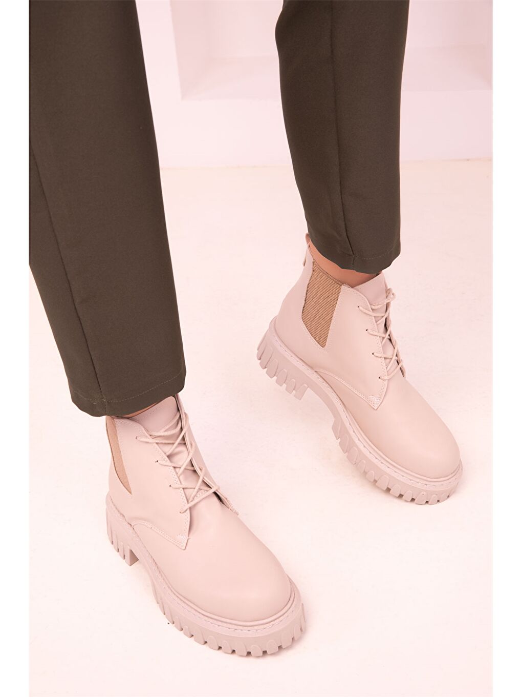 Bej Bağcıklı Bilek Boy Kadın Bot-3