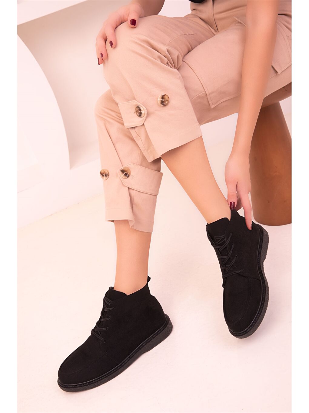 أحذية الكاحل برباط للنساء