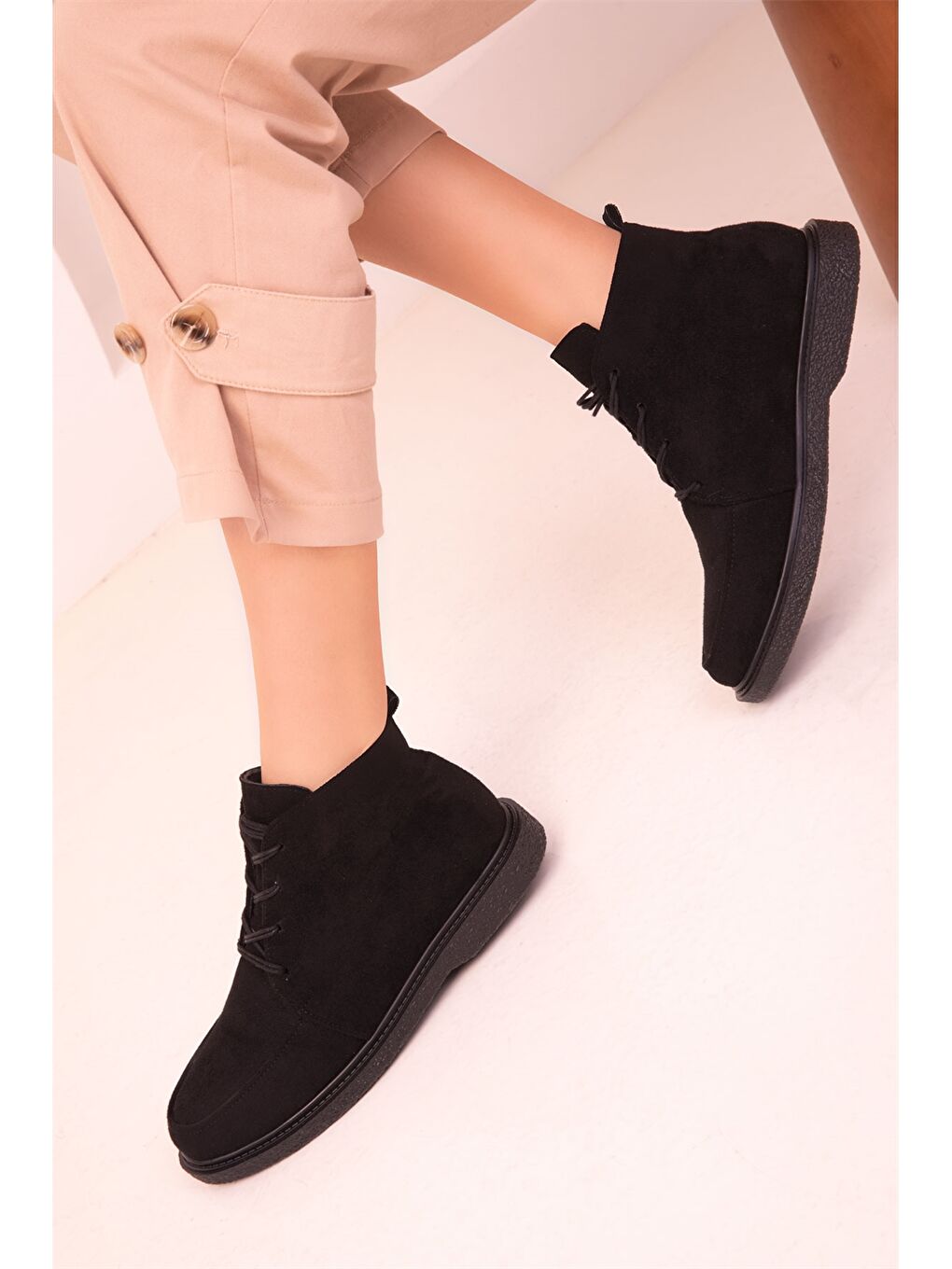 أحذية الكاحل برباط للنساء-1