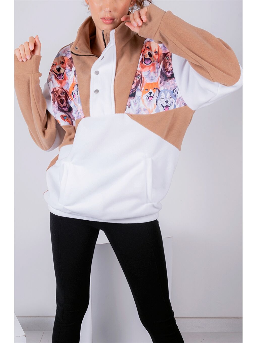 Beyaz Yarım Fermuarlı Dik Yaka Polar Sweatshirt