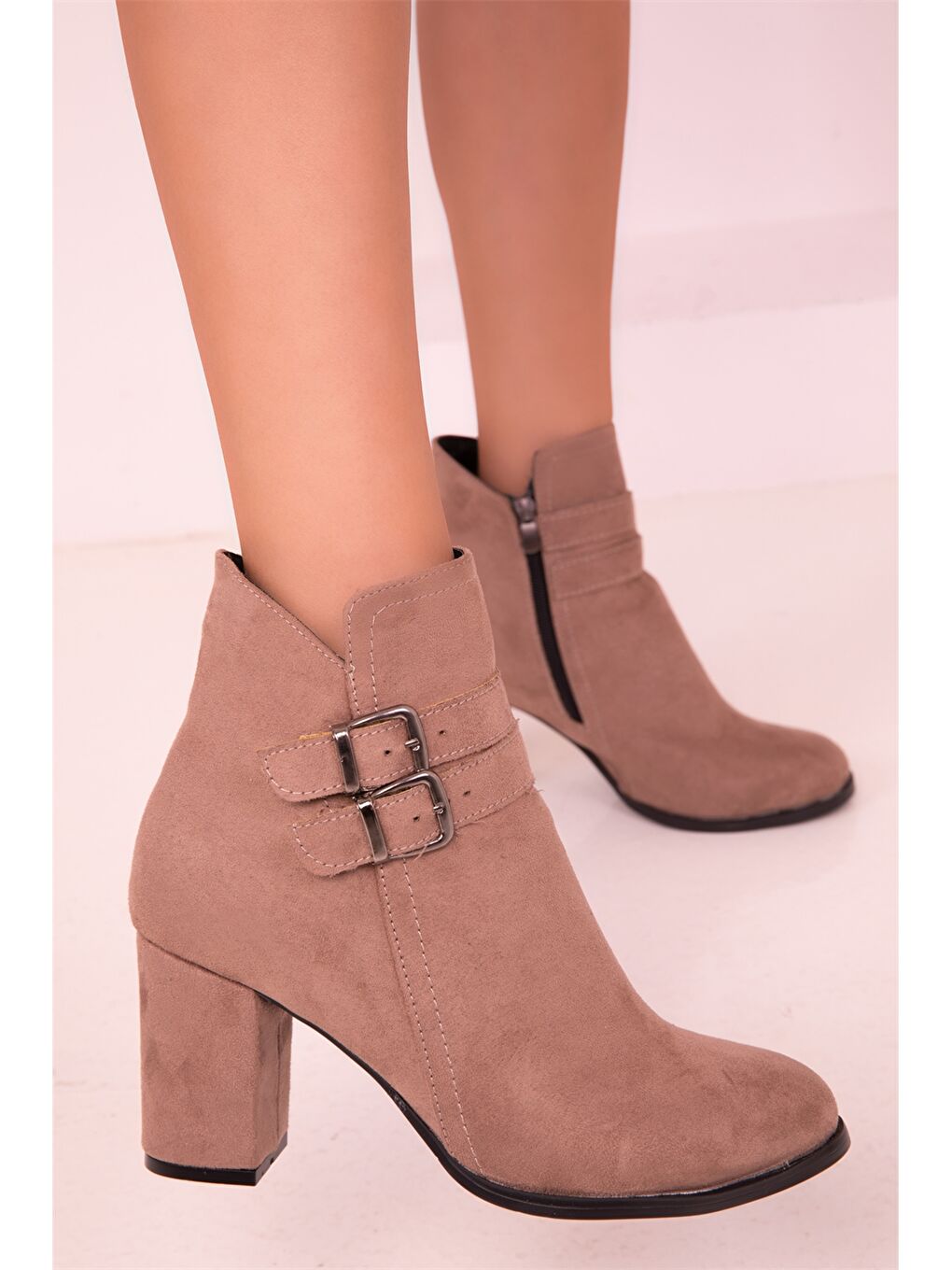 Kahverengi Süet Görünümlü Toka Detaylı Topuklu Kadın Bot-3