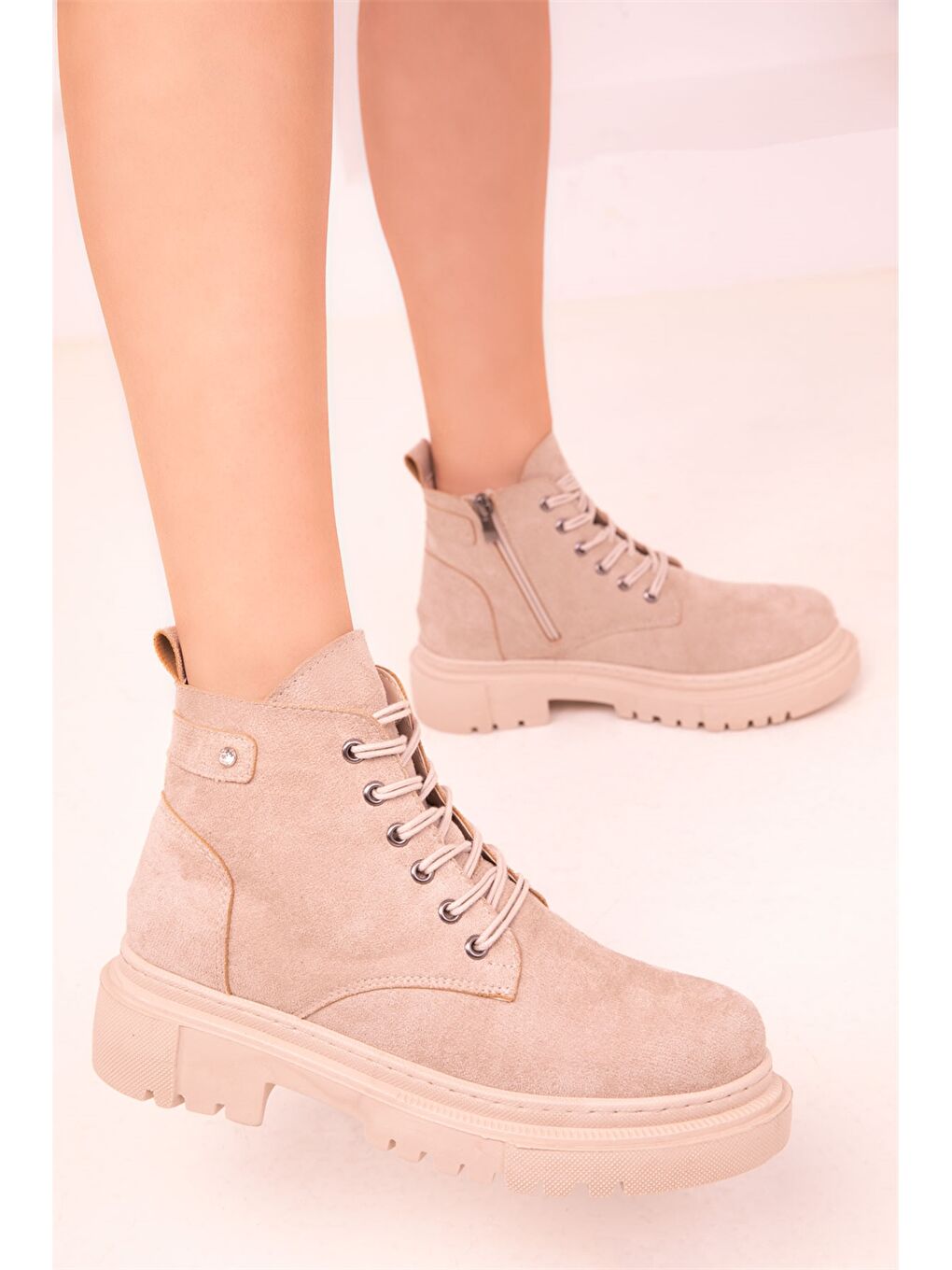 Bej Süet Görünümlü Kalın Taban Kadın Bot-2