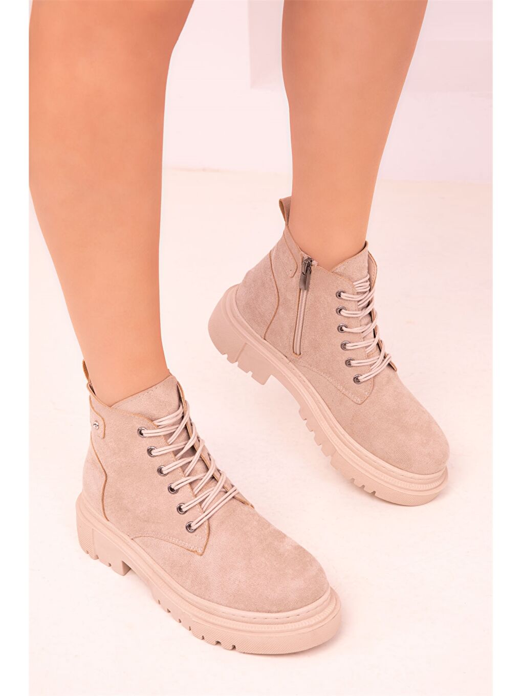 Bej Süet Görünümlü Kalın Taban Kadın Bot-3