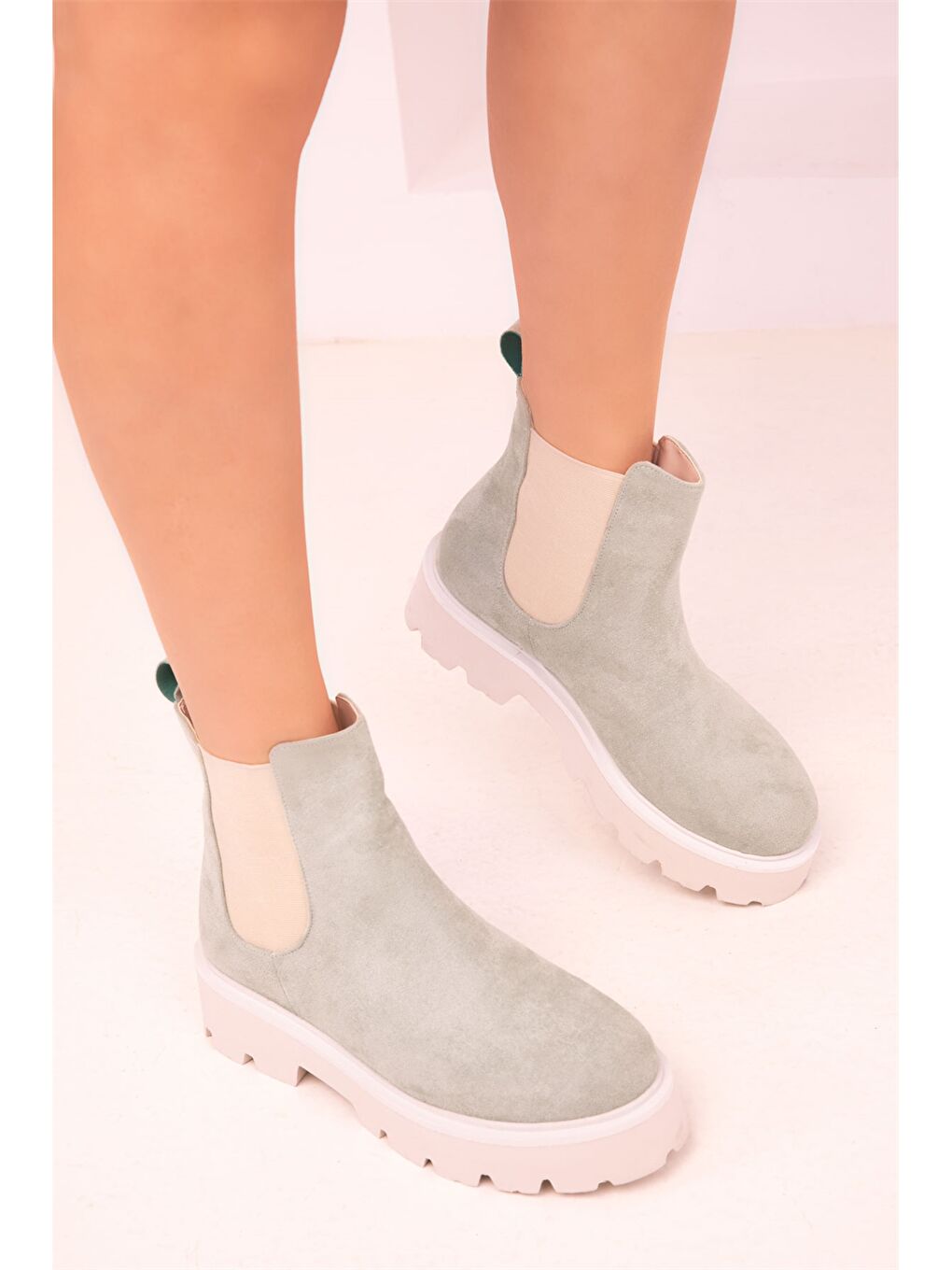 Yeşil Süet Görünümlü Yanları Lastikli Kadın Bot-2