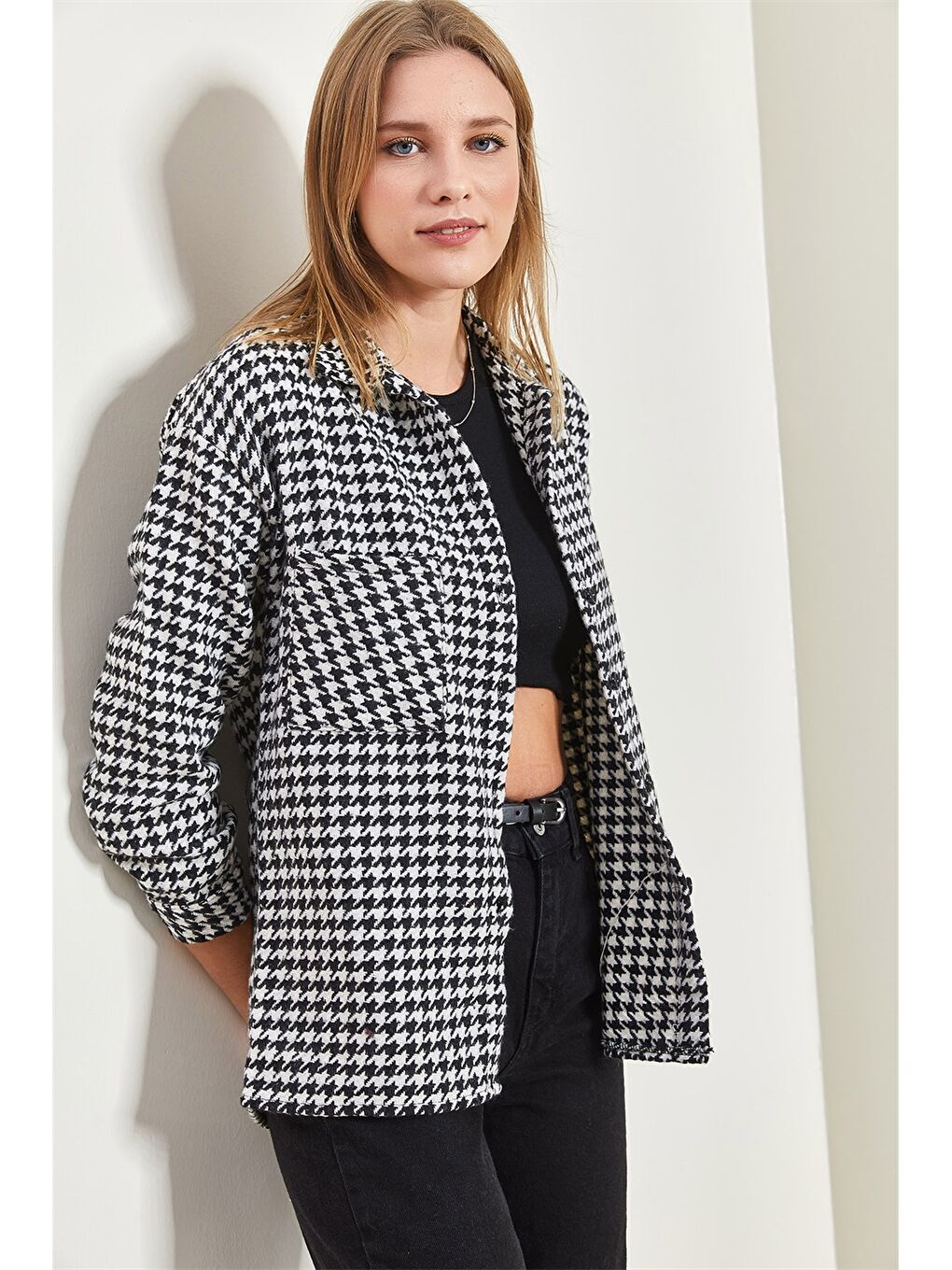 Siyah Gömlek Yaka Desenli Kadın Gömlek-4