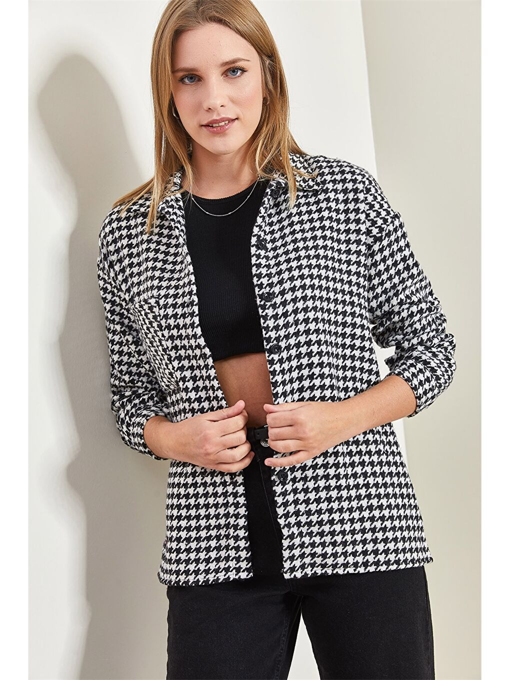 Siyah Gömlek Yaka Desenli Kadın Gömlek-5