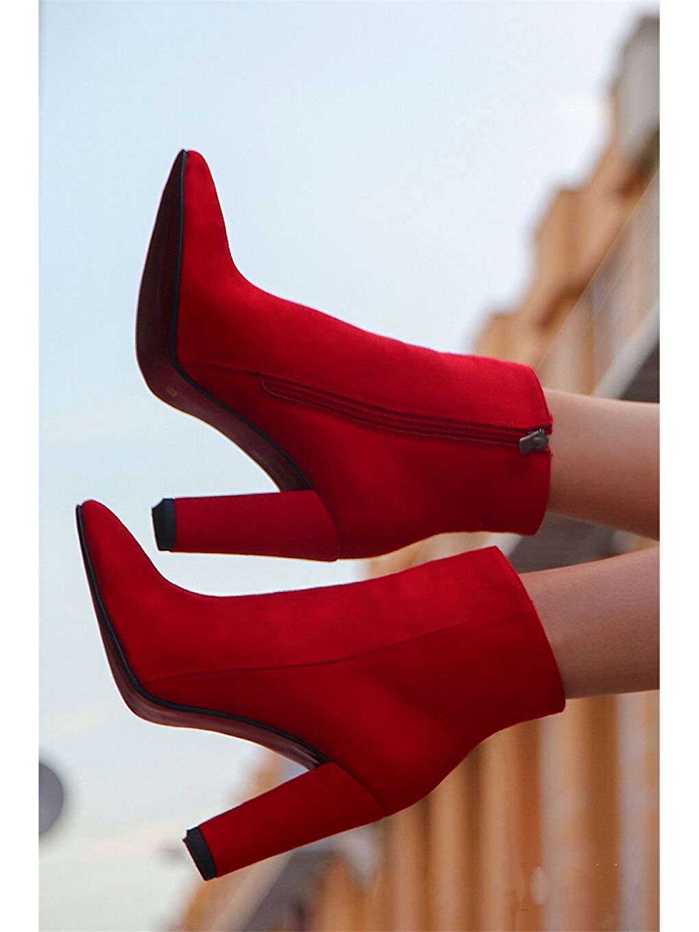 Kırmızı Süet Görünümlü Sivri Burun Topuklu Kadın Bot-1