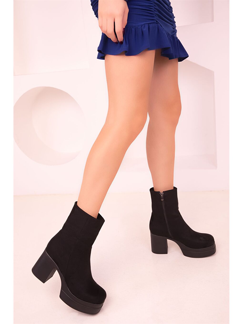 Siyah Fermuarlı Kalın Taban Kadın Bot-1