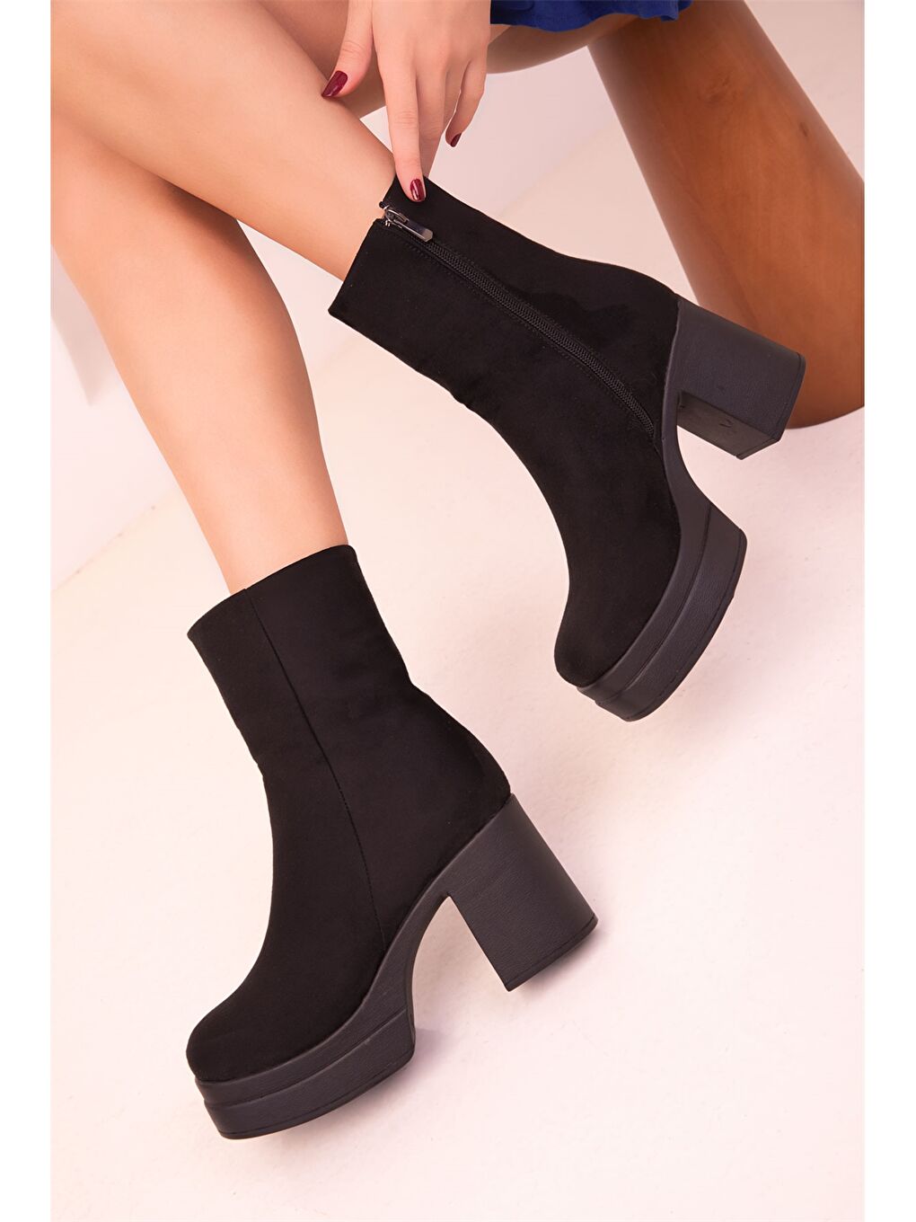 Siyah Fermuarlı Kalın Taban Kadın Bot-3