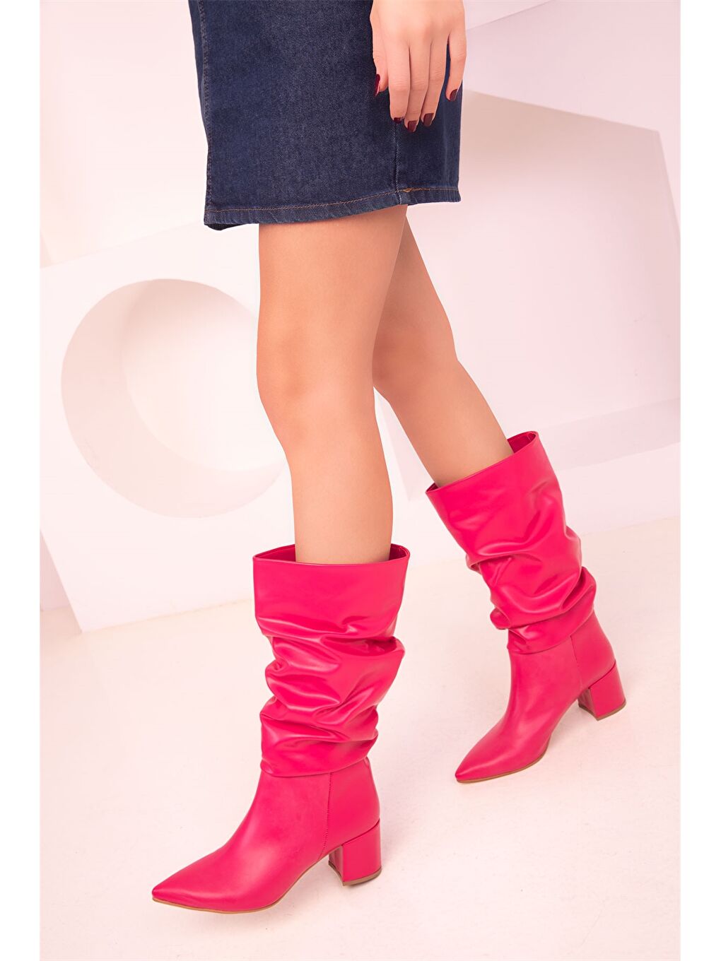 Fuşya Deri Görünümlü Topuklu Kadın Çizme-1