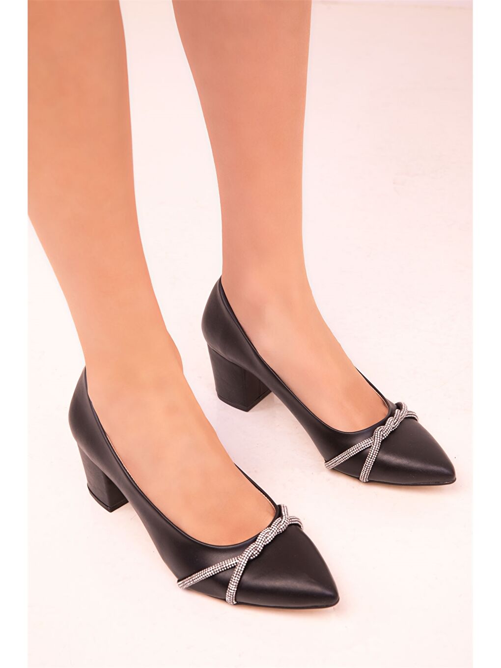 Siyah Deri Görünümlü Kadın Topuklu Ayakkabı-3