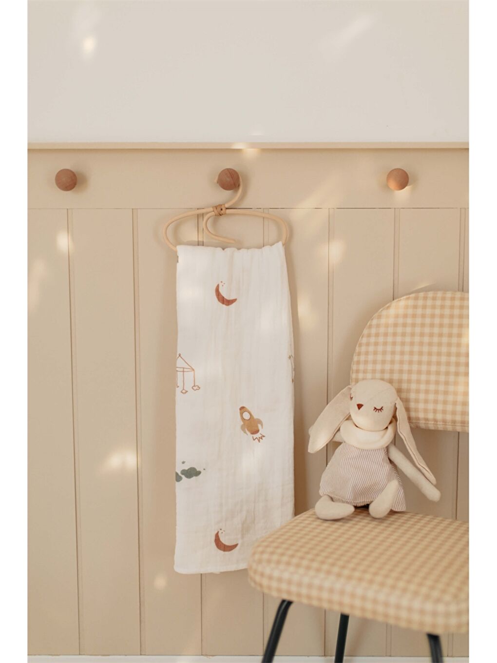 Beyaz Desenli Kız Bebek Müslin Örtü 120x120 cm