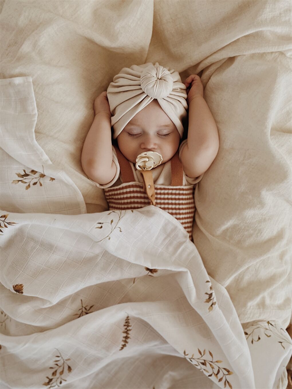 Ekru Desenli Kız Bebek Müslin Örtü 120x120 cm