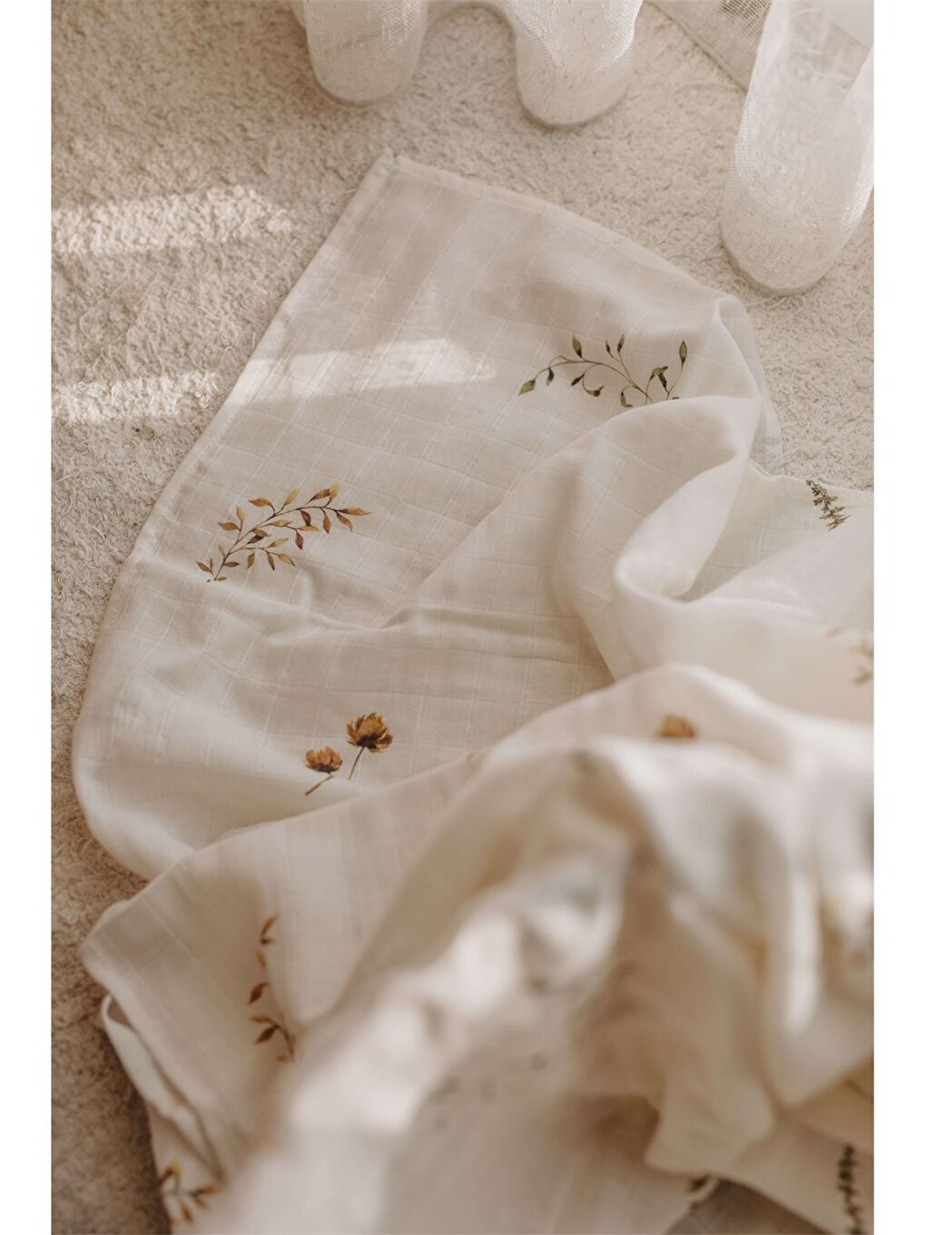 Ekru Desenli Kız Bebek Müslin Örtü 120x120 cm-4