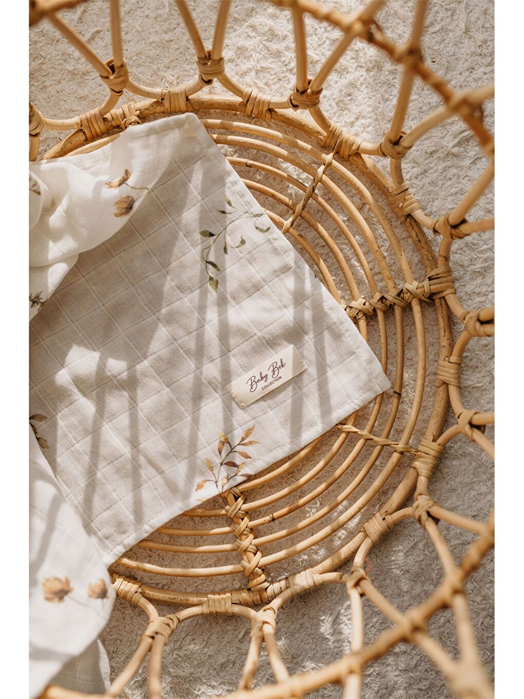 Ekru Desenli Kız Bebek Müslin Örtü 120x120 cm-5