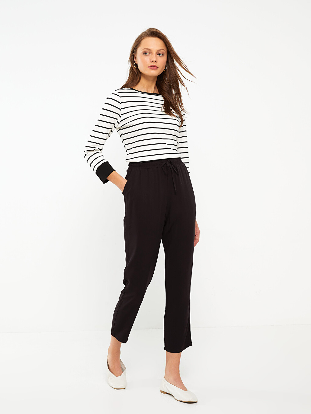 Women's Carrot Fit Plain Trousers-1