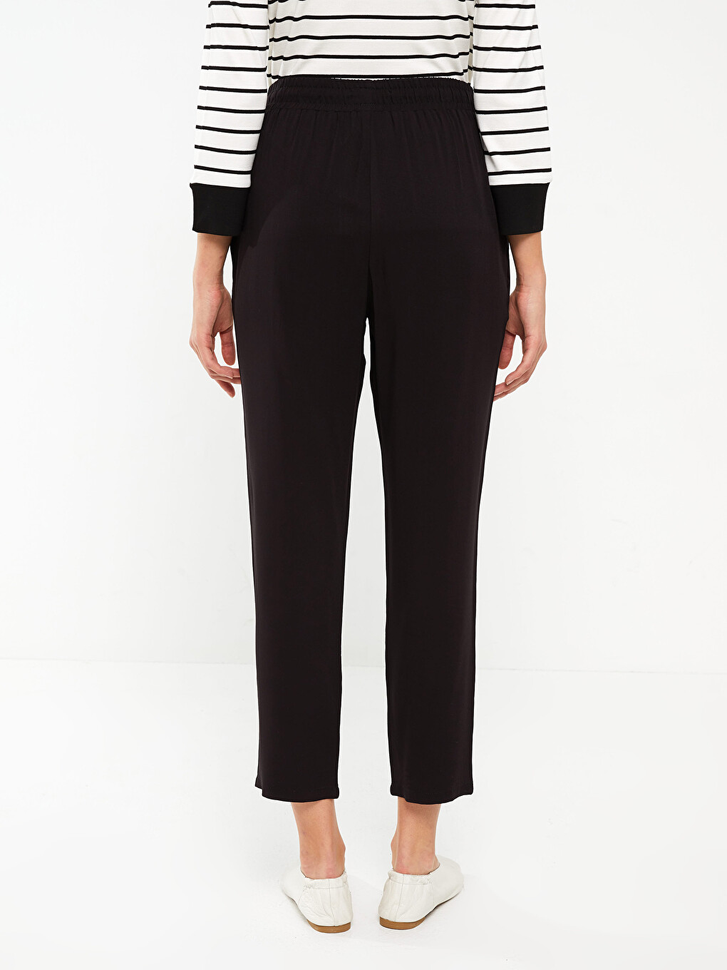 Women's Carrot Fit Plain Trousers-3