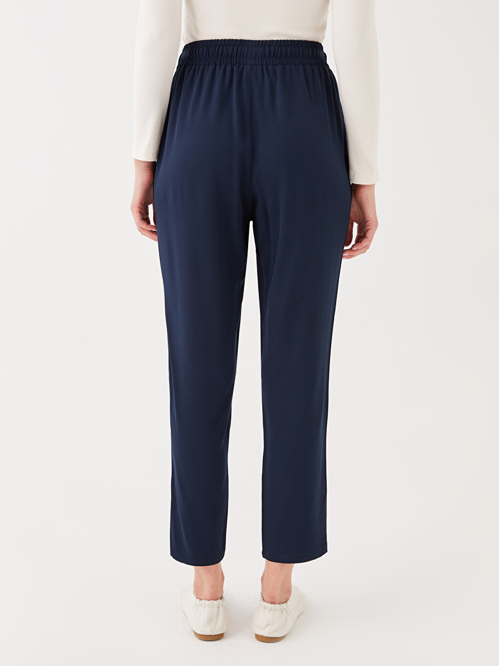 Women's Carrot Fit Plain Trousers-3
