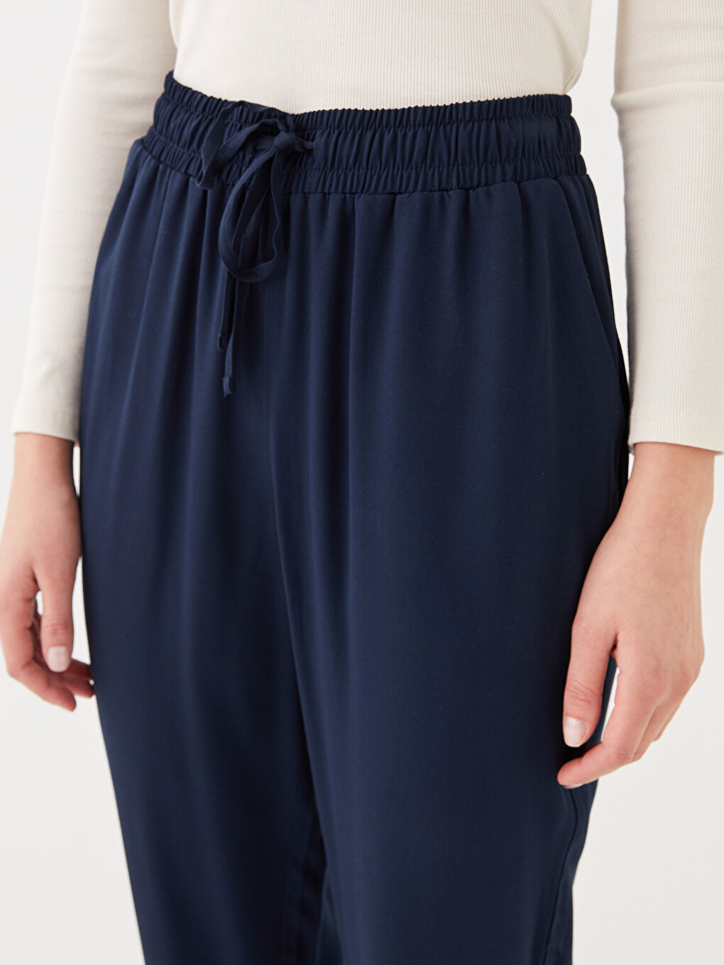 Women's Carrot Fit Plain Trousers-4