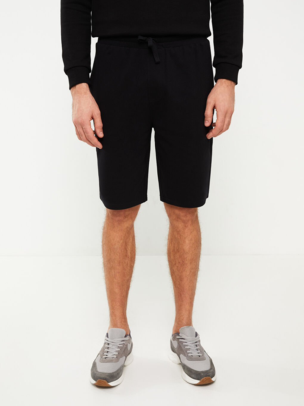 Siyah Standart Kalıp Beli Lastikli Erkek Şort-2