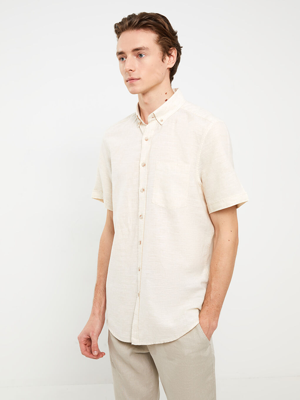 LCWAIKIKI Basic Bej Regular Fit Kısa Kollu Keten Karışımlı Erkek Gömlek - 1